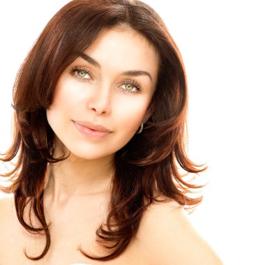 güzel genç kadın portre üzerinde beyaz izole. mükemmel cilt