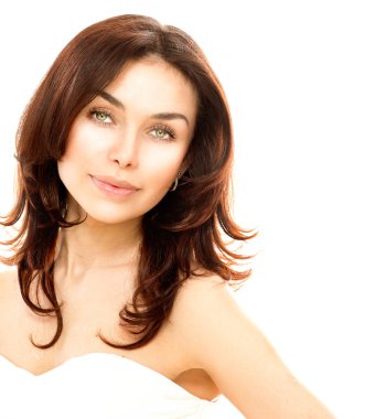 güzel genç kadın portre üzerinde beyaz izole. mükemmel cilt