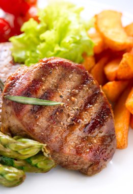 ızgara dana biftek etin üzerine beyaz