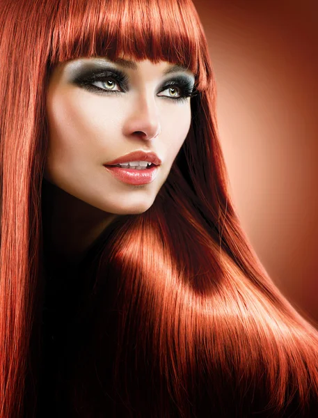 Saudável Straight Long Red Hair. Modelo de beleza de moda — Fotografia de Stock