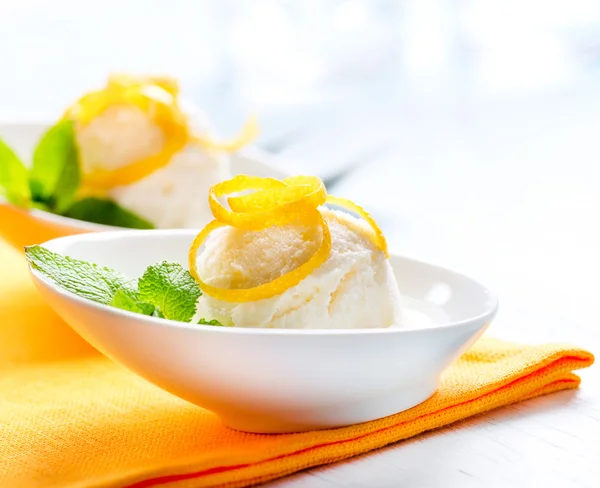 Dondurma. ev yapımı limonlu dondurma tatlı — Stok fotoğraf