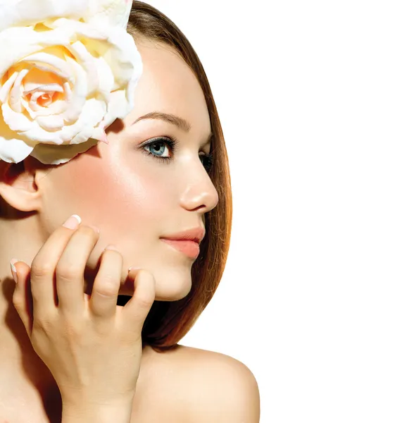 Krásy dívka. krásný model s růžovou květinou — Stock fotografie