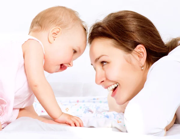 Madre y bebé. Familia feliz — Foto de Stock