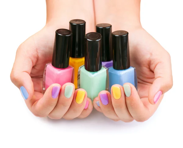 Esmalte de uñas. Manicura. Botellas de esmalte de uñas coloridas —  Fotos de Stock