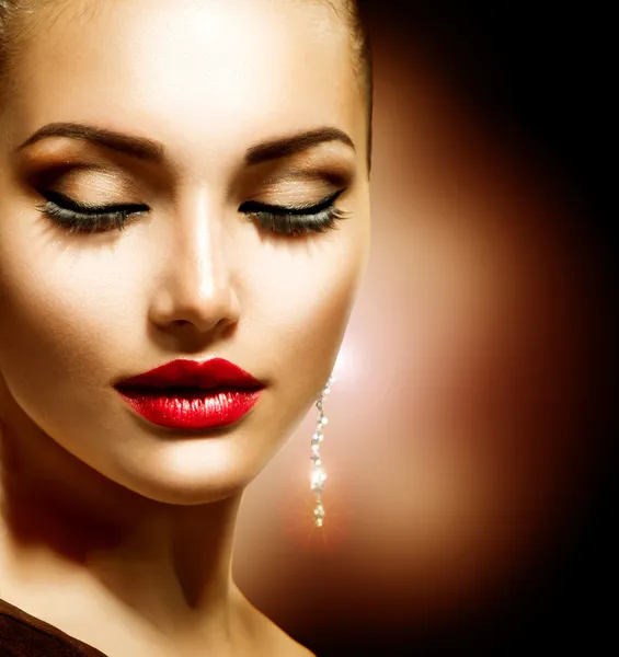 Skönhet kvinna med perfekt makeup — Stockfoto