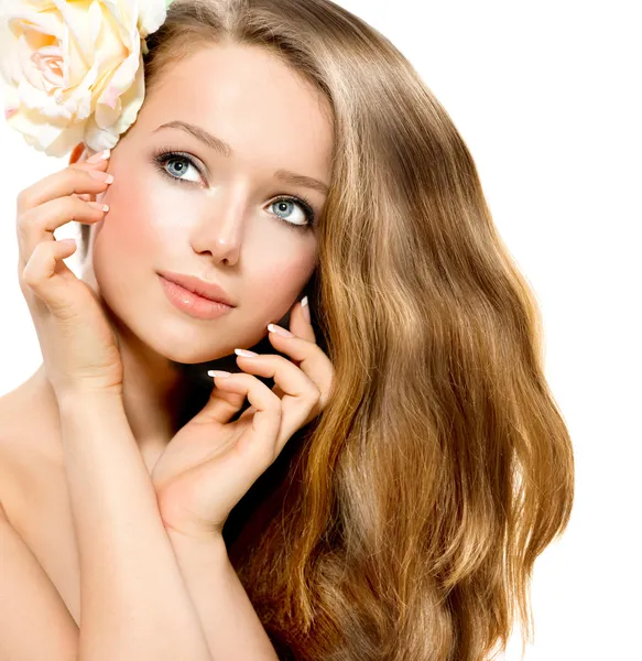 Menina da beleza. Modelo bonito com flor de rosa — Fotografia de Stock