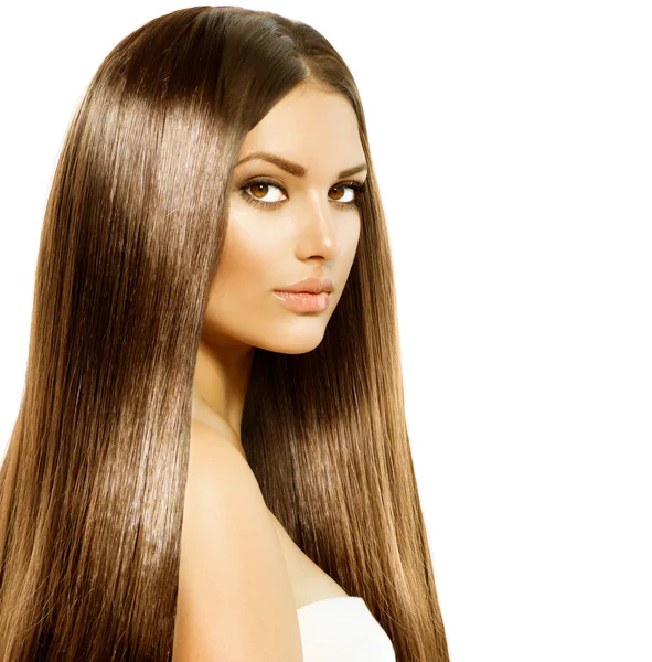 Mulher de beleza com cabelos castanhos suaves saudáveis e brilhantes longos — Fotografia de Stock