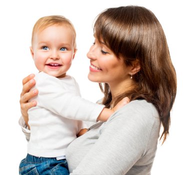 mutlu anne ve bebek öpüşme gülümseyerek ve evde sarılma