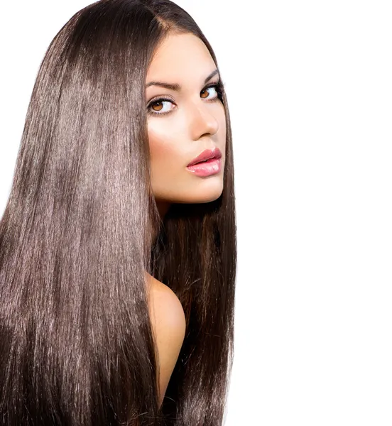 uzun sağlıklı düz saçlar. model esmer kız portre