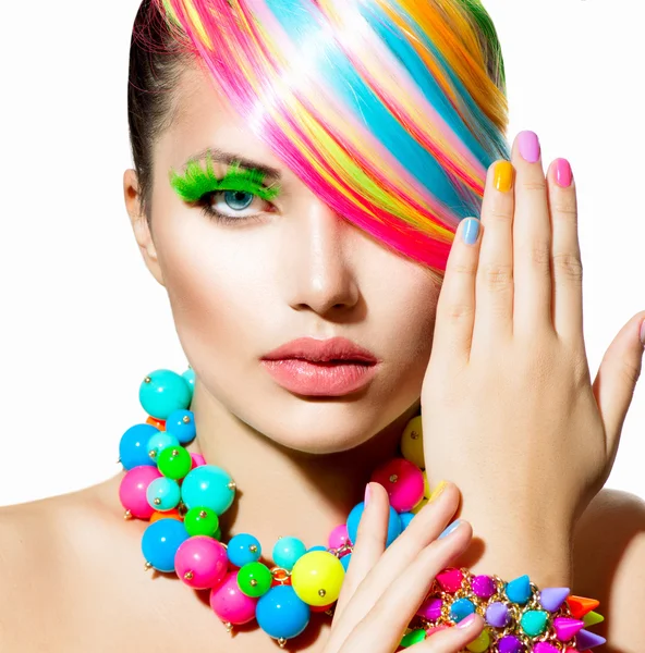 Retrato de menina de beleza com maquiagem colorida, cabelo e acessórios — Fotografia de Stock