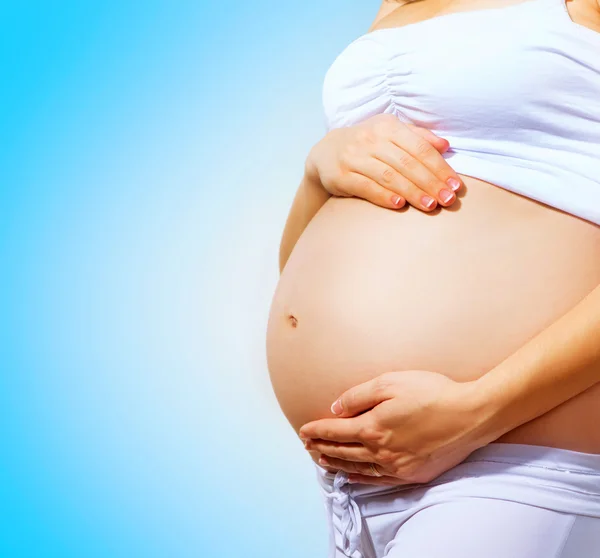 Κοιλιά της εγκύου. έννοια της εγκυμοσύνης — Φωτογραφία Αρχείου