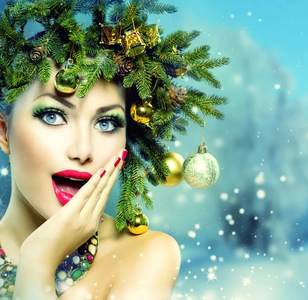 Kerstmis vrouw. Kerst vakantie kapsel en make-up — Stockfoto