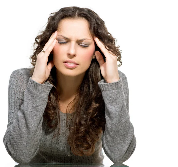 Mujer con dolor de cabeza. Enfermo. — Foto de Stock