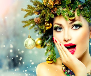 Noel kadın. Noel ağacı tatil saç ve makyaj