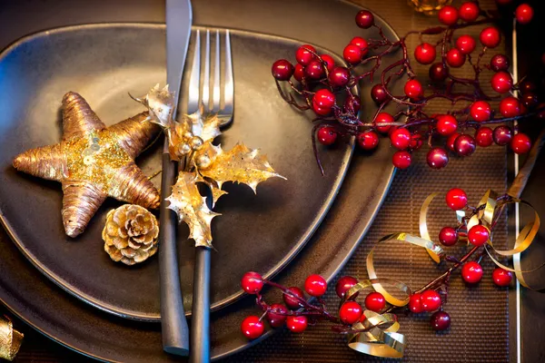 Weihnachten und Neujahr Urlaub Tisch decken. Feier — Stockfoto