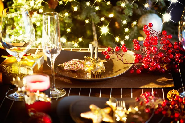 Navidad y Año Nuevo ajuste de la mesa de vacaciones. Celebración —  Fotos de Stock