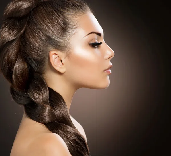 Haarzopf. schöne Frau mit gesunden langen Haaren — Stockfoto
