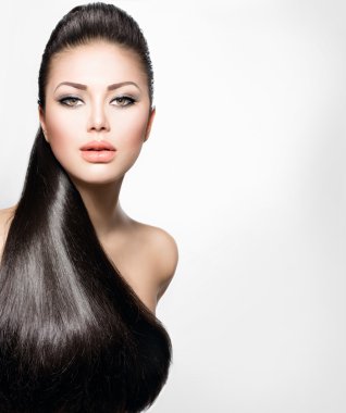 uzun sağlıklı düz saçlı kız moda model