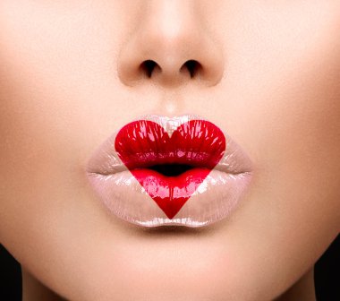 kalbi olan seksi dudaklar güzellik boya şekil. Sevgililer günü