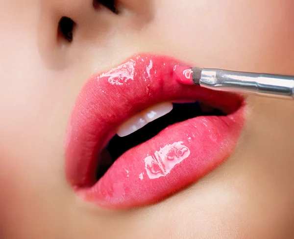 Professionelles Make-up. Lipgloss. Lippenstift — Stockfoto