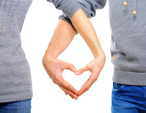 Valentine ζευγάρι στην αγάπη που δείχνει την καρδιά με τα δάχτυλά τους — Φωτογραφία Αρχείου