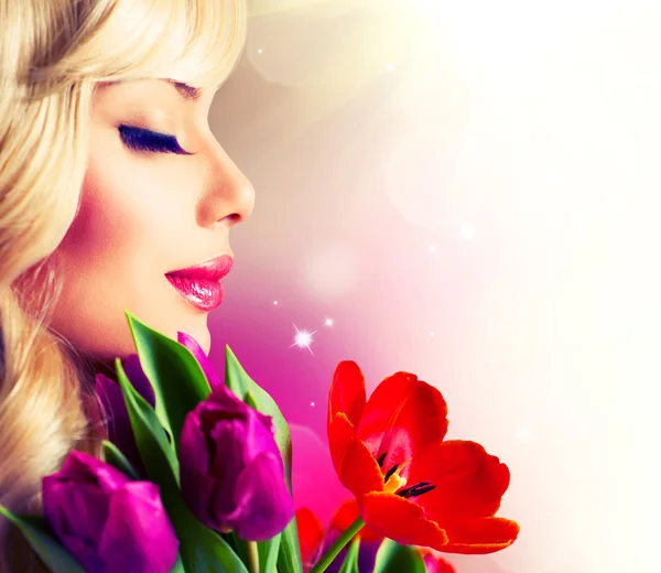 Beauty Woman with Spring Flower bouquet — Stock Photo, Image