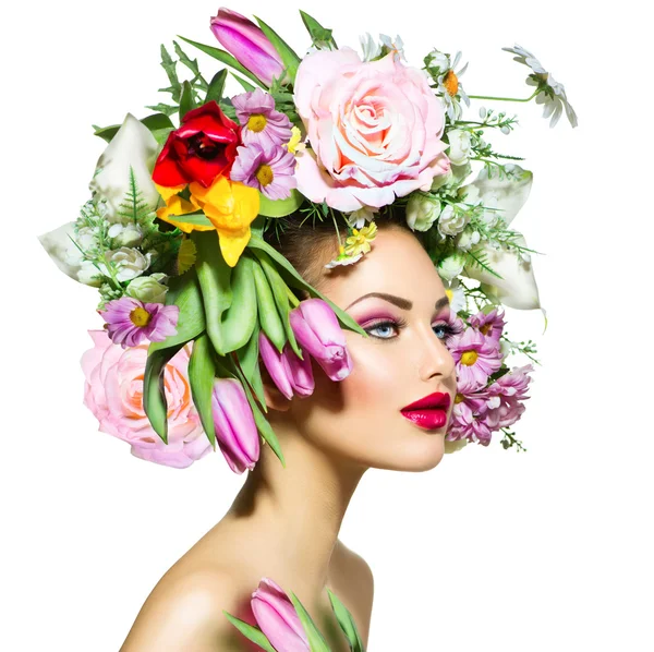 Schoonheid voorjaar meisje met bloemen kapsel — Stockfoto
