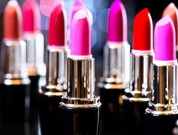 Mode kleurrijke lippenstiften. — Stockfoto