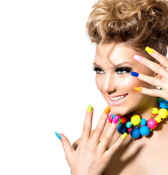 Mädchen mit buntem Make-up, Nagellack — Stockfoto