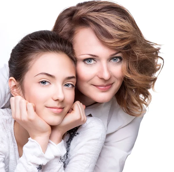 Madre e hija adolescente sonriente —  Fotos de Stock