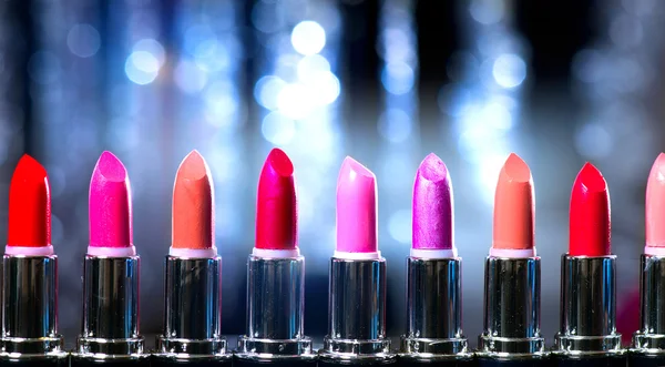 Mode bunte Lippenstifte. — Stockfoto