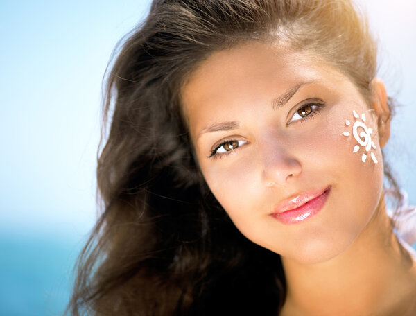 Девочка с загаром
