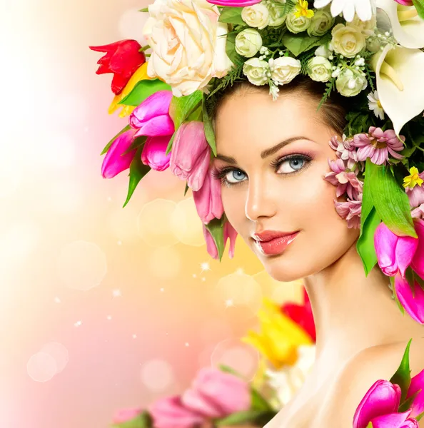 Menina com flores Estilo de cabelo — Fotografia de Stock