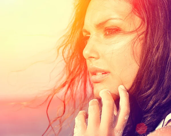 Girl under the Hot Sun — Stock Photo, Image