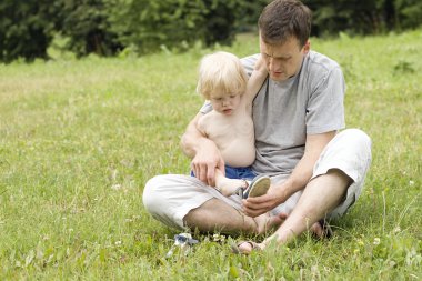 Baba oğul ayakkabı Giydir