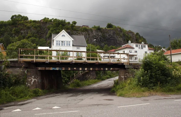 Das Haus auf der Brücke, novvegiya — Stockfoto