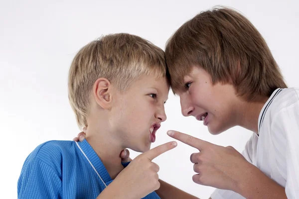 Kinder streiten sich — Stockfoto