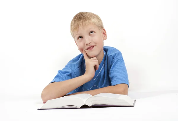 Pojke med boken — Stockfoto