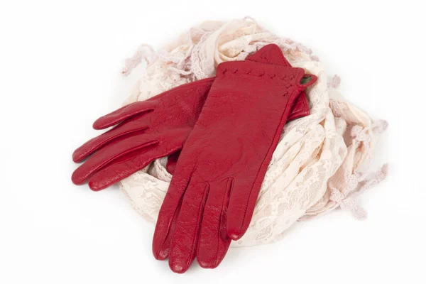 Frauen Lederhandschuhe rot und Schal, isoliert auf weiß — Stockfoto