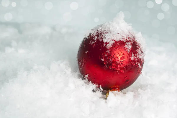 Boule rouge de Noël — Photo