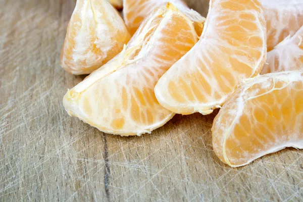 Ripe tasty tangerines on wooden background — Stock Photo, Image