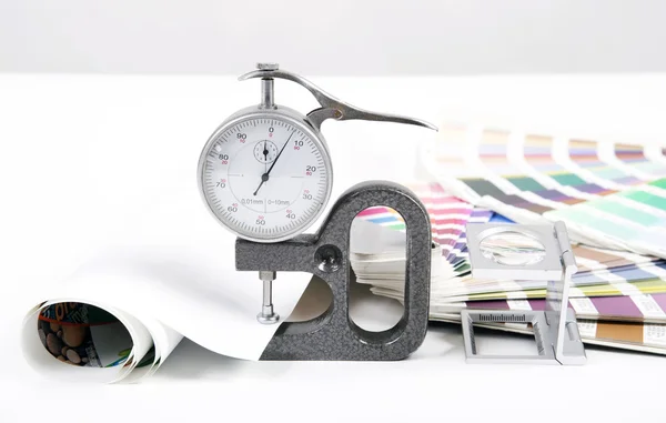 Lens  and micrometer. — Stock Photo, Image