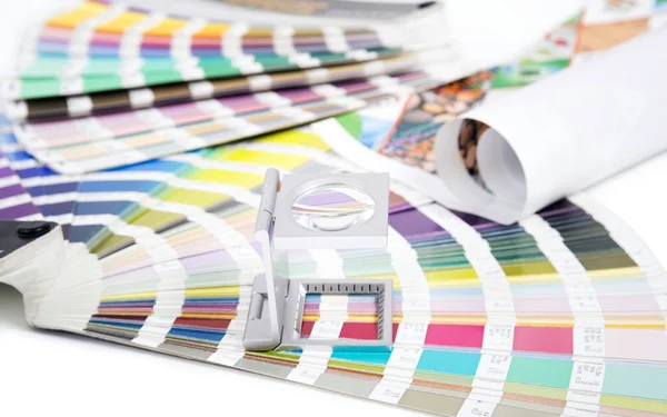 Lens  and pantone. — Stock Photo, Image