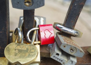 Köprü korkuluk lovers kilitleri