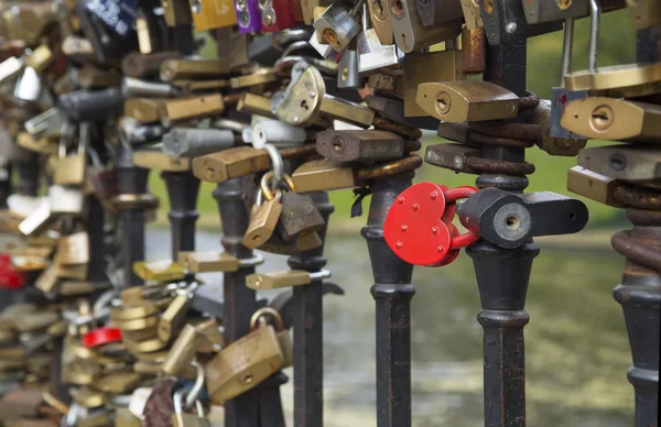 Locks of lovers  on bridge railings — Stock Photo, Image