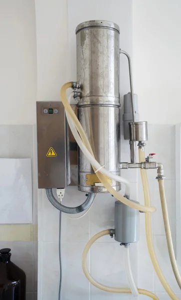 Дистиллятор воды — стоковое фото