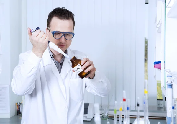 Cientista masculino — Fotografia de Stock