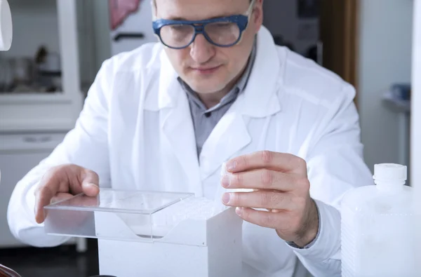 Cientista masculino — Fotografia de Stock