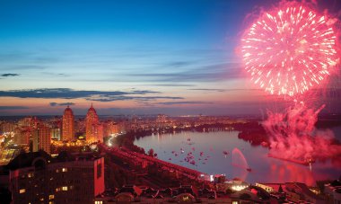 Fireworks akşam mesire kiev Ukrayna