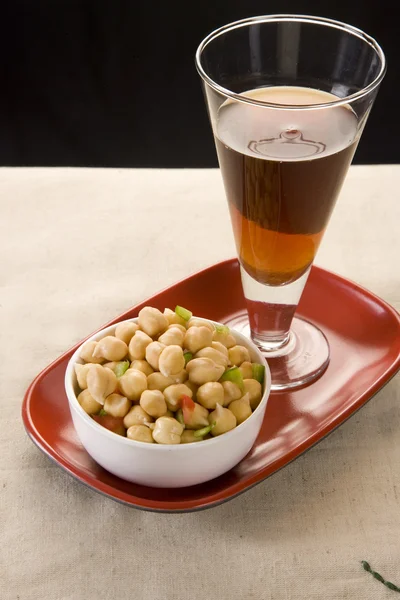 Chana Chaat or Chick Peas with Soft Drink — Stock Photo, Image